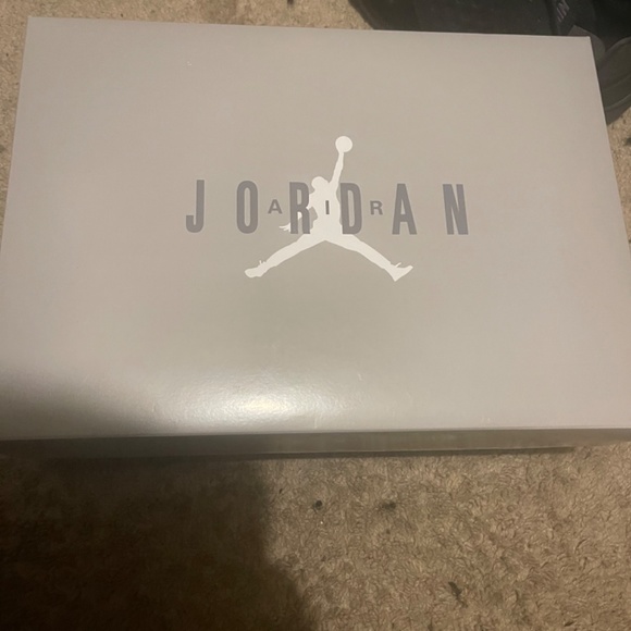 Air Jordan Retro 11 Cool Grey 2021 Size 9.5 main image 7